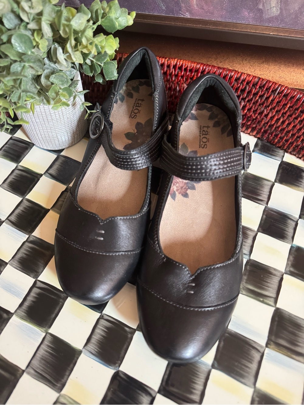 Taos Footwear Black Leather Mary Jane Dress Shoes